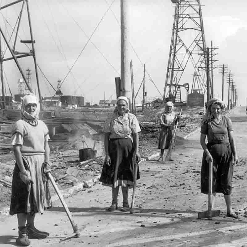 Female workers on the Balakhany oil fields, Baku, Azerbaijan