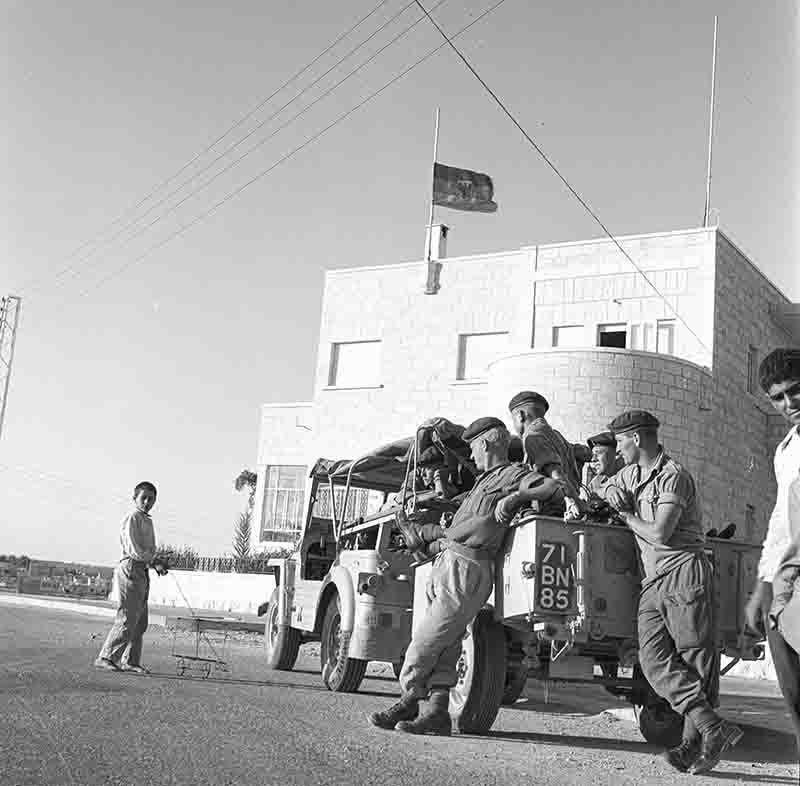 British paratroopers and Jordanian youths in front of the German Consulate in Amman, Jordan