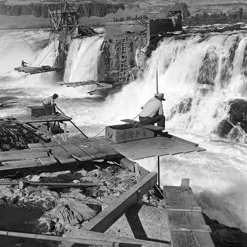 Indigenous salmon fishermen at Celilo Falls