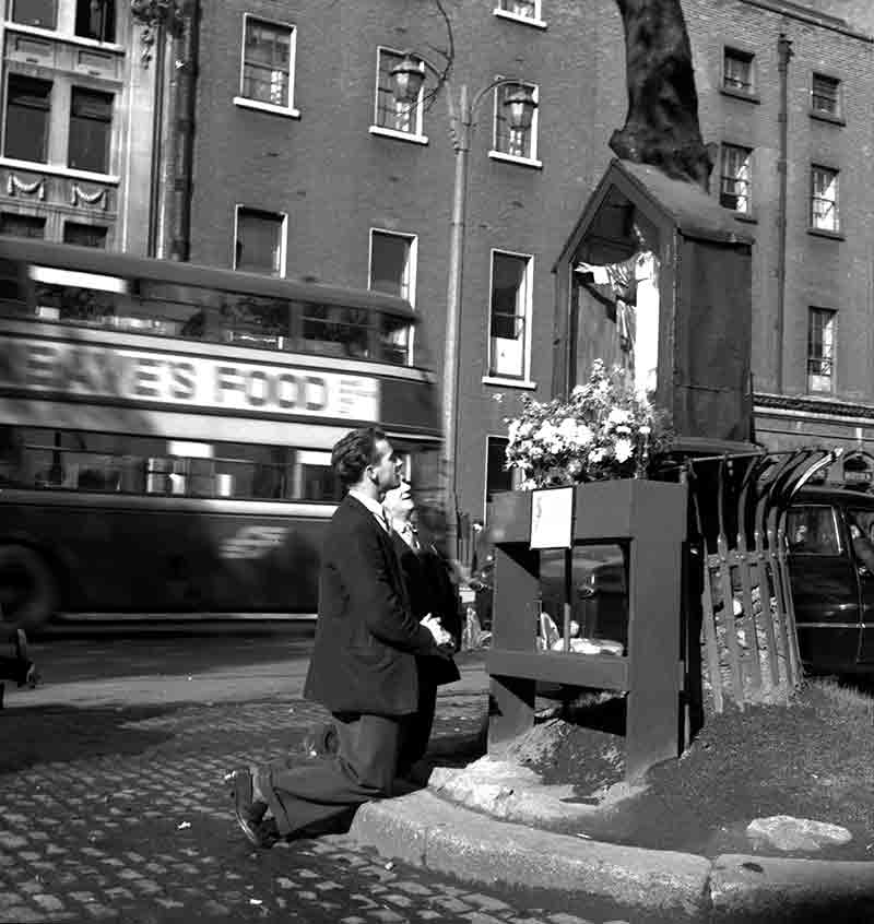 Praying couple on the street in Dublin