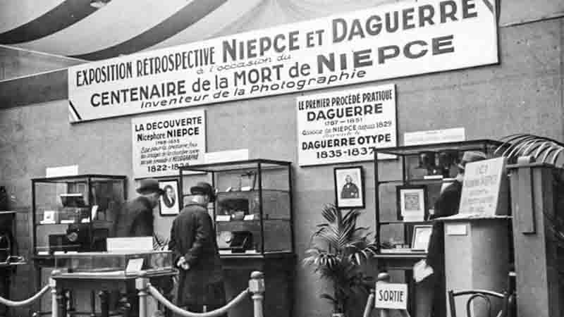 Visitors to the Niepse and Daguerre exhibition in Paris
