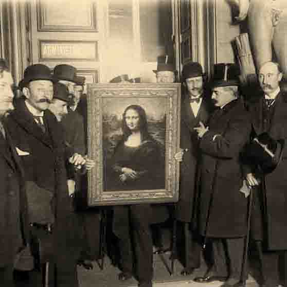 Group of men with the Mona Lisa